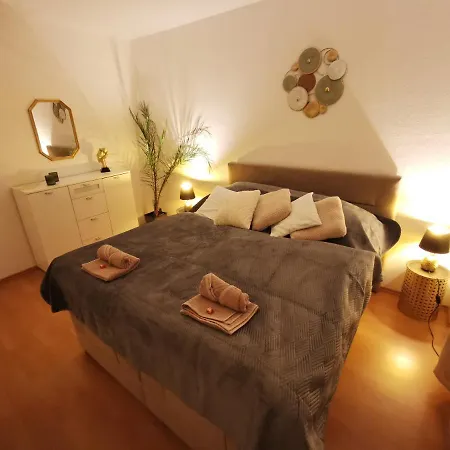 Schoene 3-Zimmer Erdgeschosswohnung Am Bergpark,Unesco,Therme,Train, Wilhelmshoeher Allee 329 Kassel Exterior photo