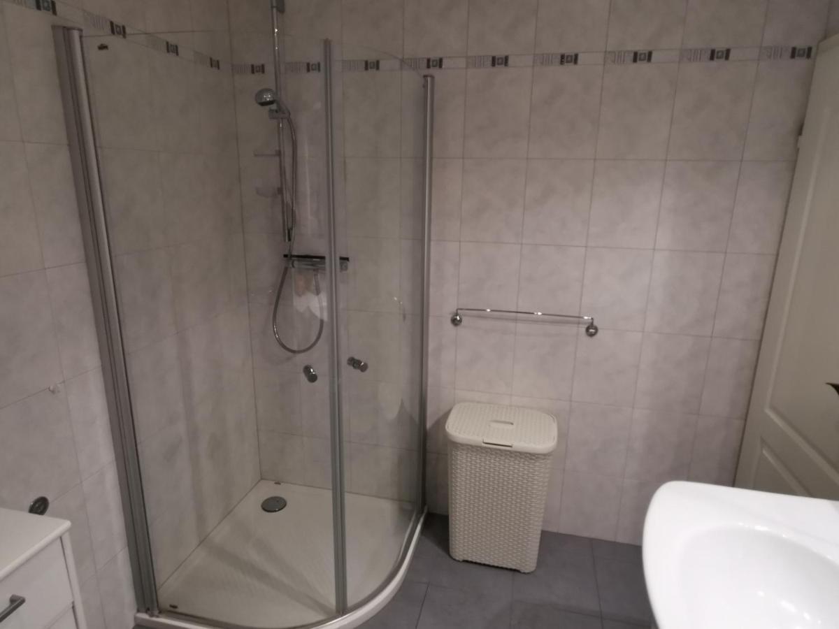 Apartment Schoene 3-zimmer Erdgeschosswohnung Am Bergpark,unesco,therme,train, Wilhelmshoeher Allee 329